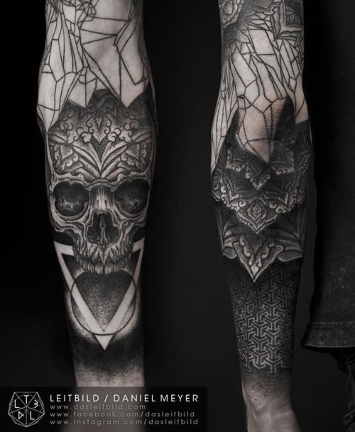 手臂神秘风格黑色骷髅与花卉几何纹身图案