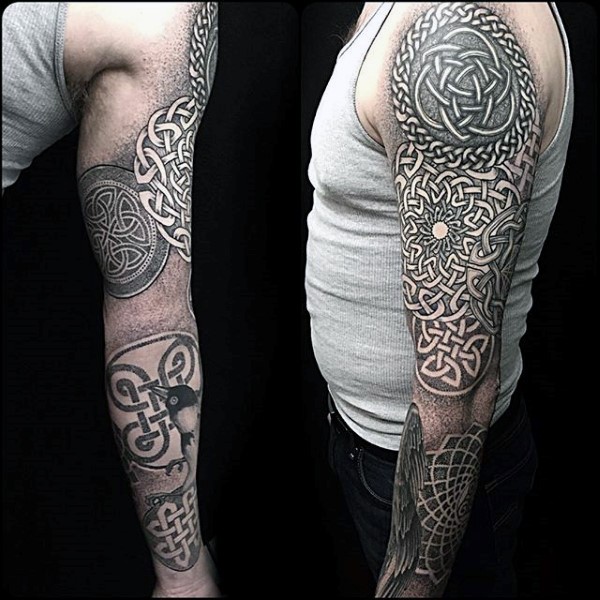 大臂凯尔特结多种花纹纹身图案