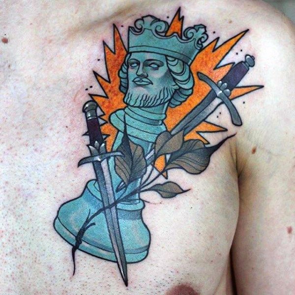 胸部old school王者雕塑与匕首纹身图案