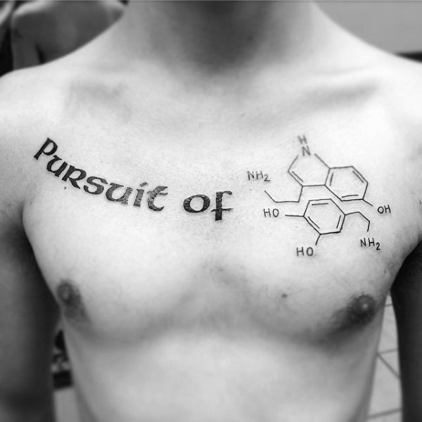 胸部有意义的黑色化学公式字母纹身图案