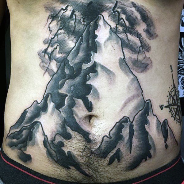 腹部巨大的黑白山脉纹身图案