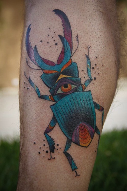 小腿鲜艳的鹿角甲虫好眼睛纹身图案