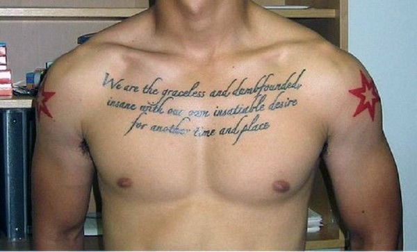简单的黑色英文字母胸部纹身图案