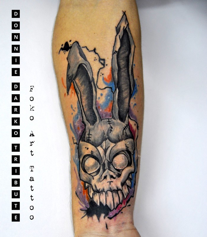 胸部彩色兔子骷髅头纹身图案