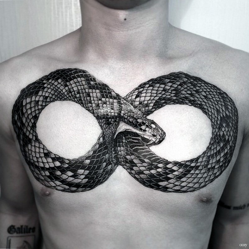 蛇组成无限符号胸部纹身图案