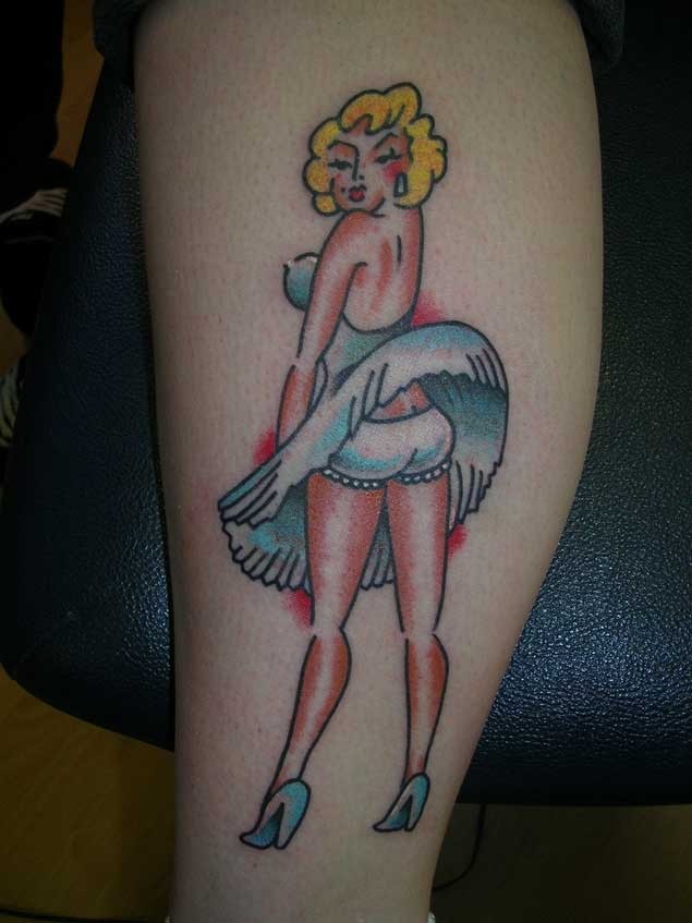 小腿性感的女生卡通纹身图案