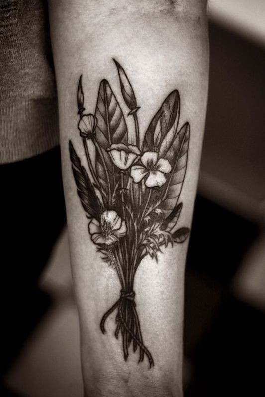 黑色的一束野花小臂纹身图案
