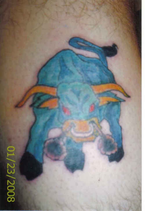 愤怒的蓝色牛纹身图案