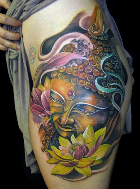 大腿彩绘逼真的佛像与莲花纹身图案