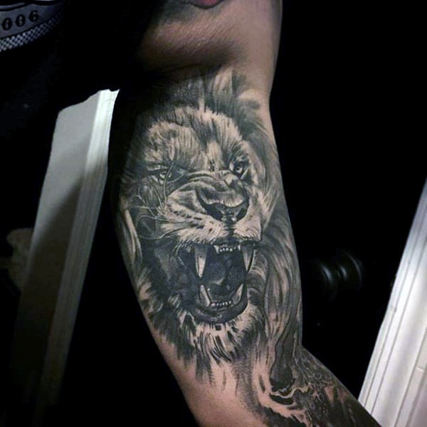 大臂内侧插画风格黑白咆哮的狮子纹身图案