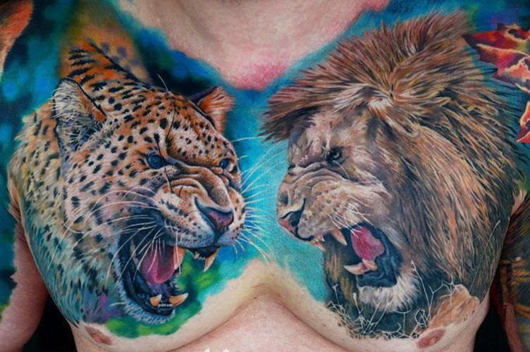 胸部令人印象深刻的猎豹与狮子纹身图案