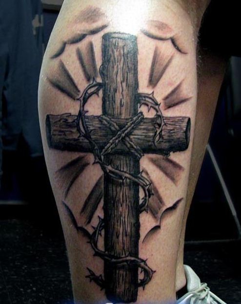 小腿树枝十字架和荆棘纹身图案