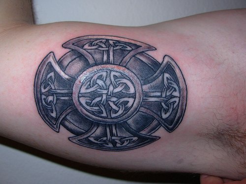 凯尔特风格的马尔他十字架纹身图案