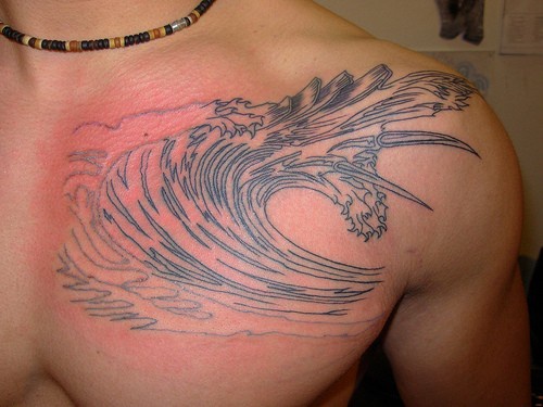 胸部海浪风暴纹身图案