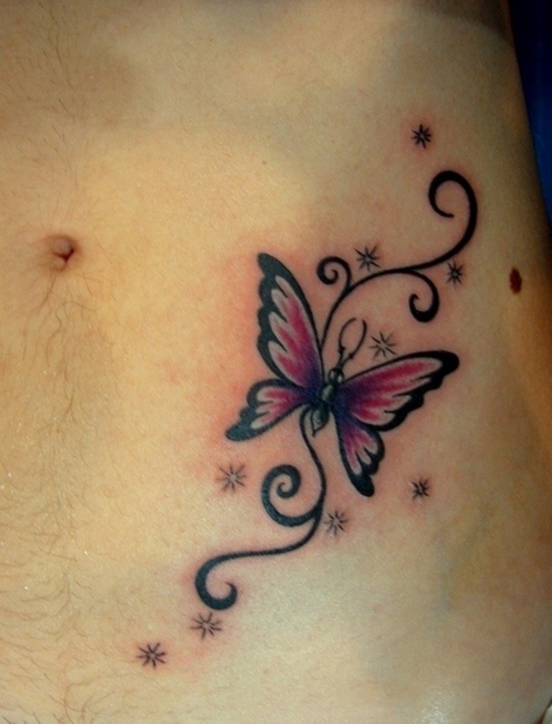 粉红星星和红蝴蝶纹身图案