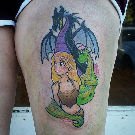 大腿卡通彩色女孩与龙纹身图案