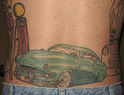 加油站的绿色车纹身图案