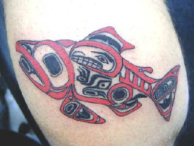 黑色和红色埃及风格鱼纹身图案