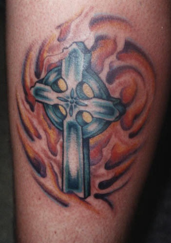 十字架与部落火焰纹身图案