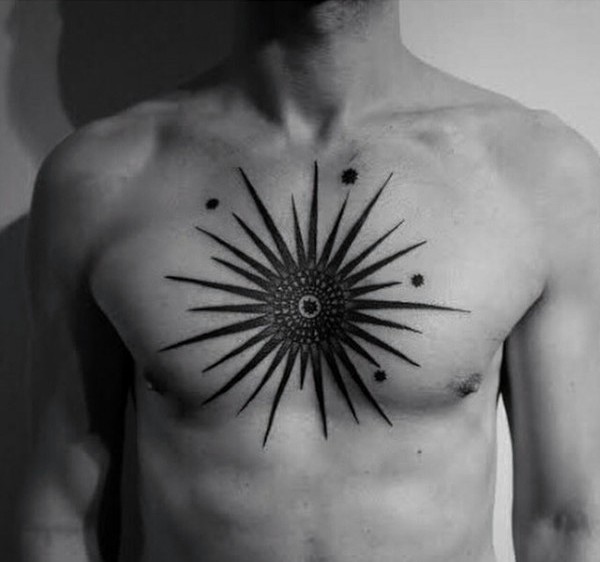 胸部美妙的黑色太阳图腾纹身图案