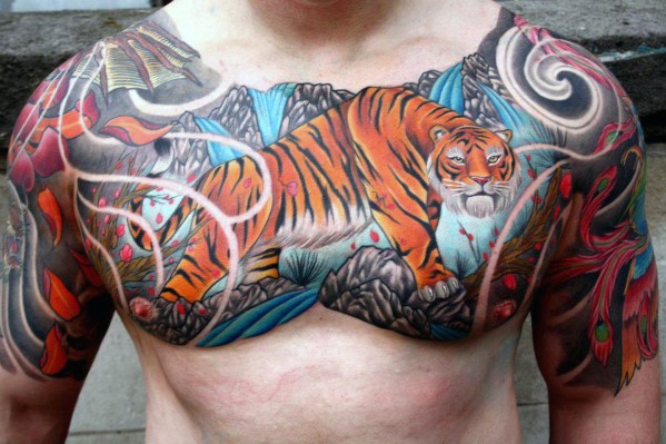 胸部五彩好看的老虎纹身图案
