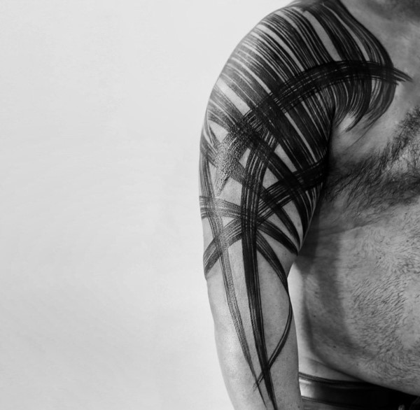 令人印象深刻的黑色水草肩部纹身图案