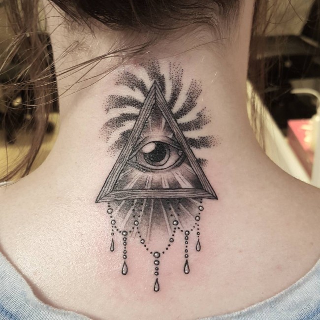 颈部巴洛克风格黑色神秘金字塔与眼睛纹身图案