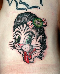 漂亮的猫咪女生彩色纹身图案
