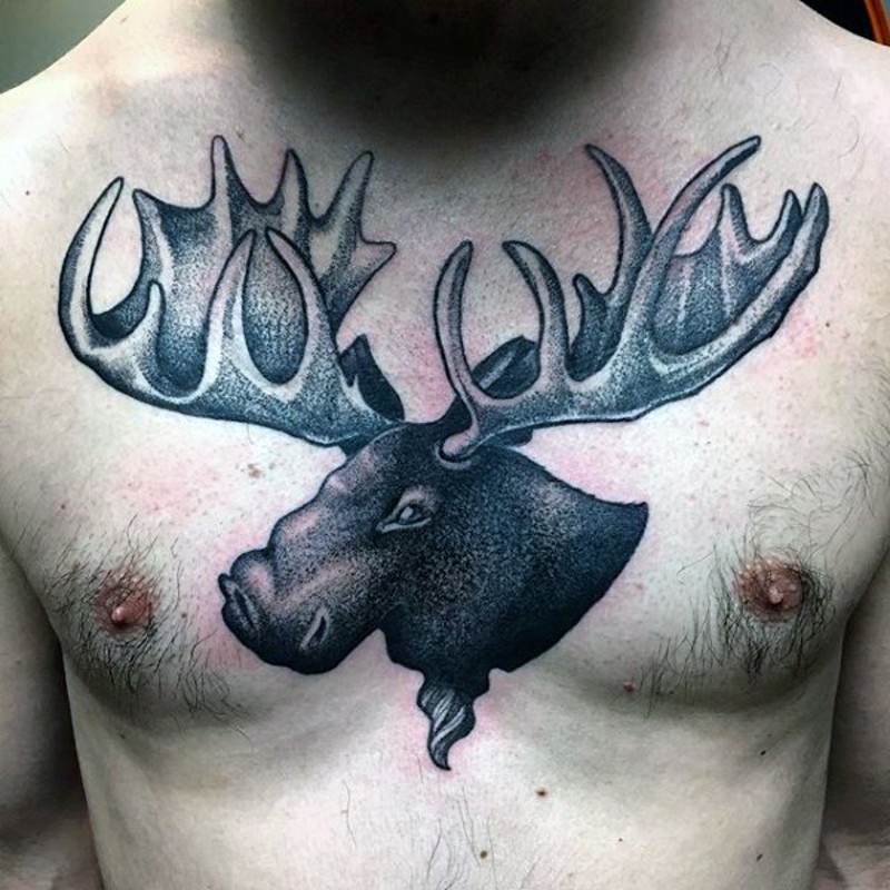 雕刻风格黑色点刺麋鹿头胸部纹身图案