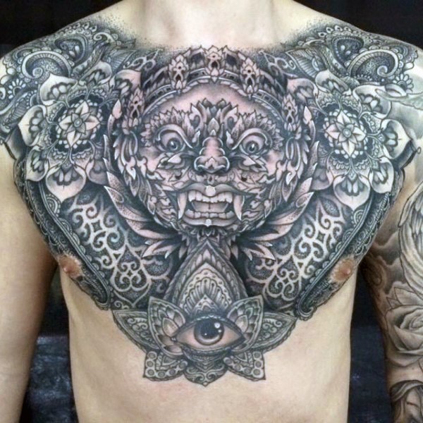 胸部和肩膀黑灰装饰花卉和幻想龙纹身图案