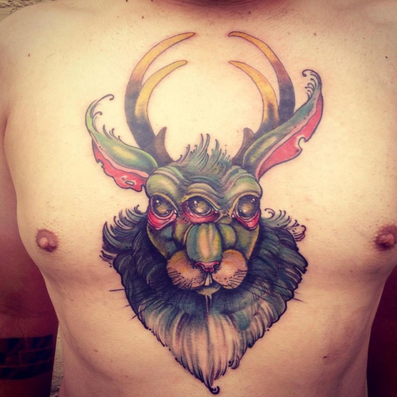 胸部彩色幻想半兔半鹿头部纹身图案