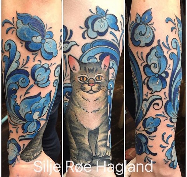 小臂插画风格彩色猫与花卉纹身图案