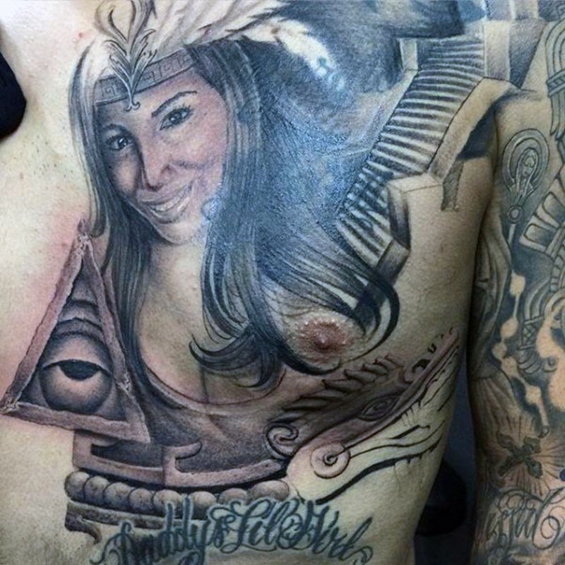 小臂黑白部落妇女肖像与寺庙纹身图案