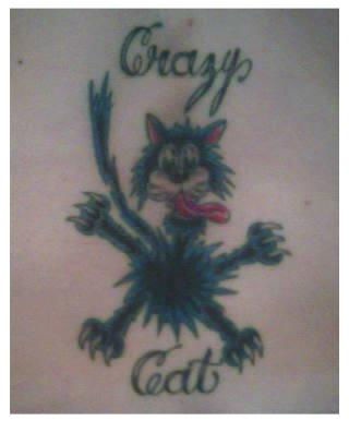 疯狂的黑猫和字母纹身图案