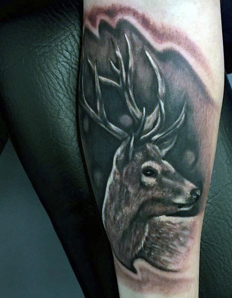 小臂黑灰风格漂亮小鹿纹身图案