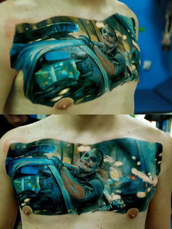 胸部逼真的警车和小丑纹身图案