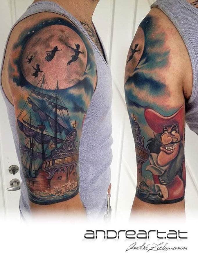 大臂彩色卡通海盗船与海盗纹身图案