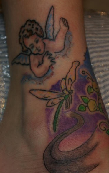 天使与蜻蜓彩色纹身图案