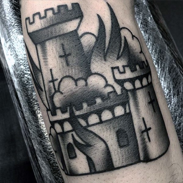 古老的黑白城堡与十字架火焰纹身图案