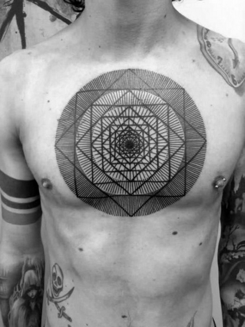 胸部催眠符号黑色线条几何纹身图案
