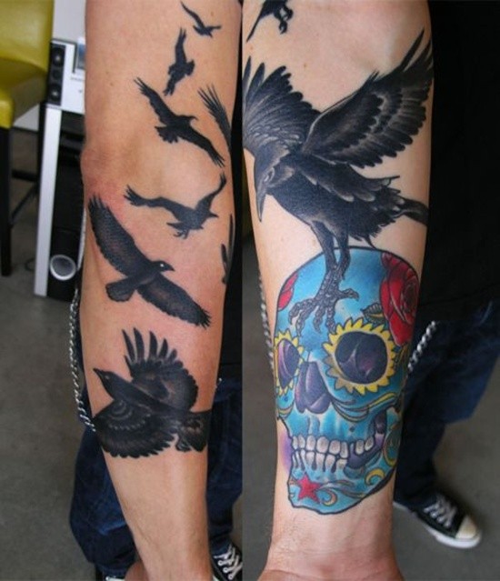手臂old school墨西哥传统骷髅和黑乌鸦纹身图案