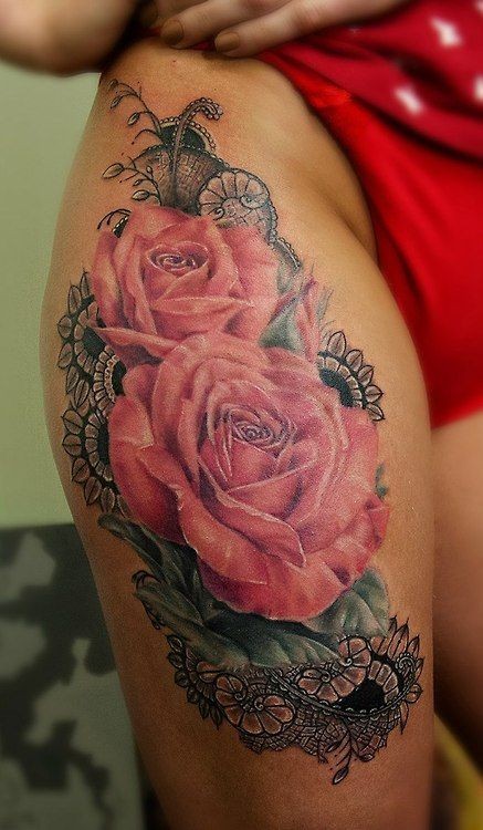 黑色蕾丝和粉红色的玫瑰大腿纹身图案