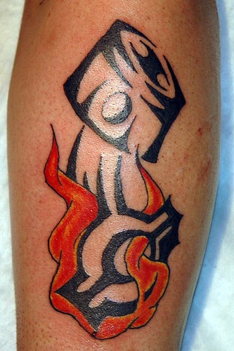 燃烧中的黑色部落符号纹身图案