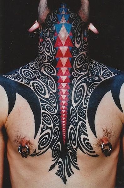 颈部和胸部惊人的五彩部落图腾饰品纹身图案