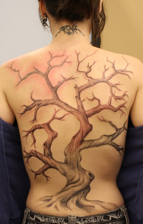 黑色大树满背纹身图案