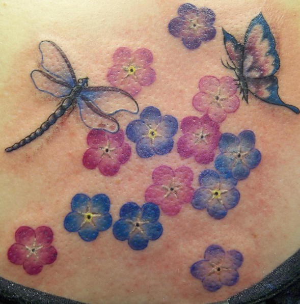 蝴蝶和蜻蜓花朵纹身图案