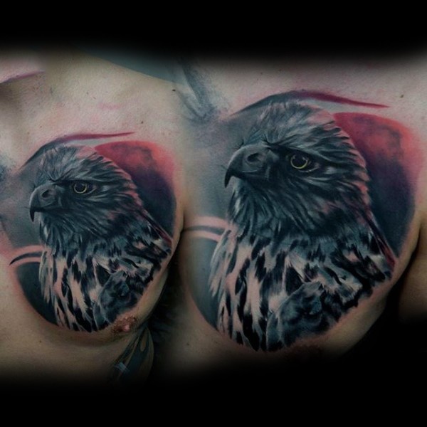 胸部华丽黑灰老鹰和红太阳纹身图案
