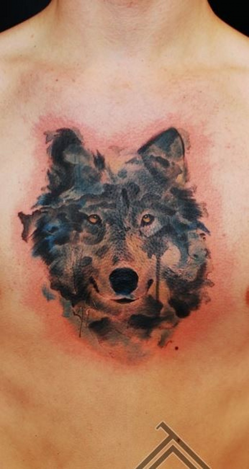 胸部水彩画狼头纹身图案