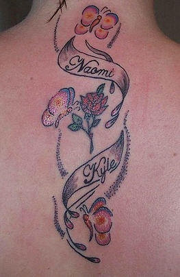 玫瑰与蝴蝶字母纹身图案