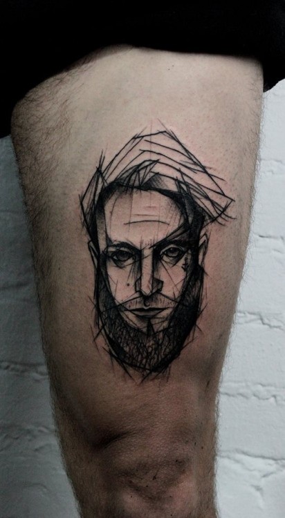 大腿素描风格黑色线条男子胡须肖像纹身图案